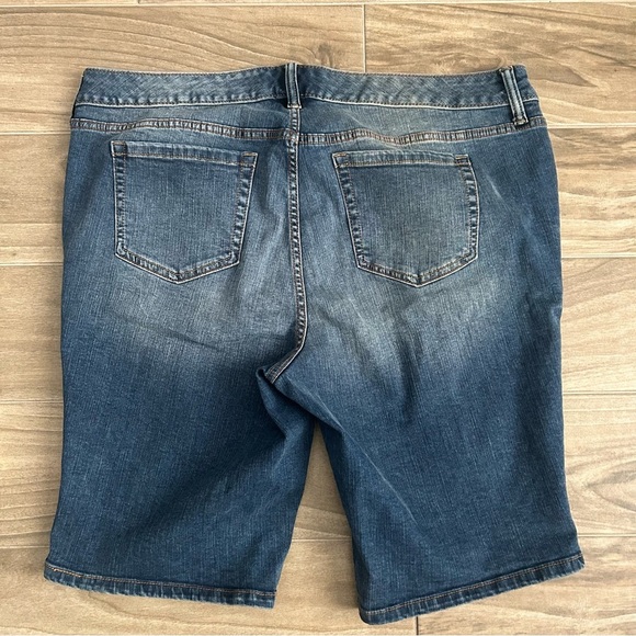 Torrid Distressed Jean Shorts | Size 18 - Picture 3 of 4